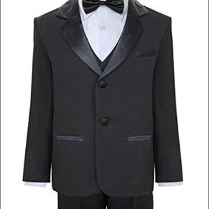 Rafael Boys Tuxedo with Vest, Shirt, and Bow Tie Features  SIZE 4T. NWT